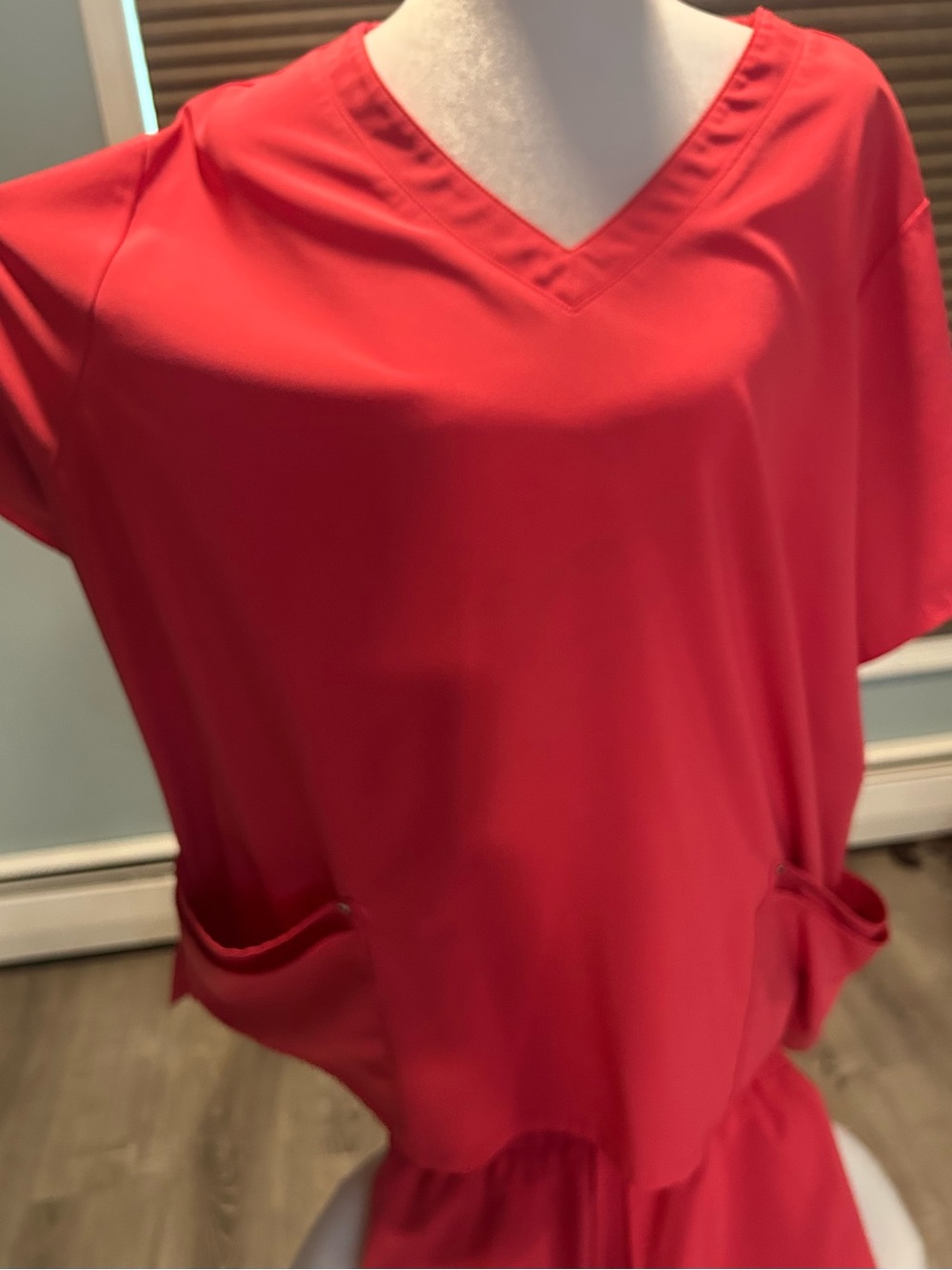 Easy Stretch 2X Women’s V-Neck Scrub Set-Includes shirt and bottoms